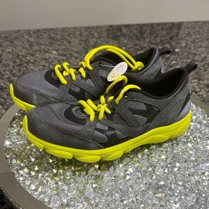 e360 lightweight leather Gray Sneakers with Neon Yellow Accents NWT 8